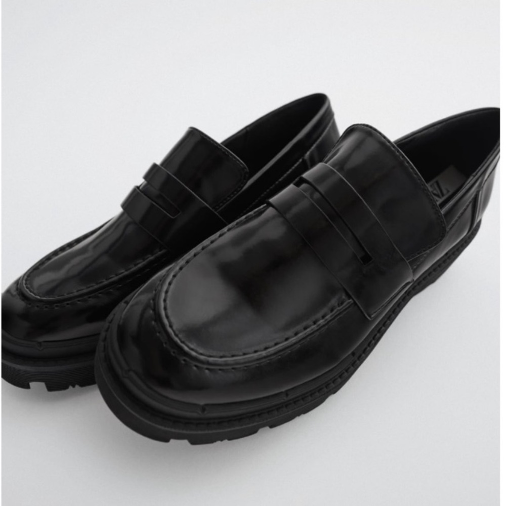 NWT Zara Women’s Treaded Sole Black Loafer